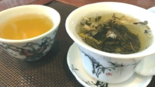 中国茶を淹れた　蓋椀と茶杯